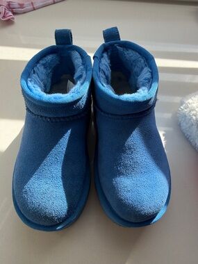 UGG Kids Blue Cozy Shearling-Lined Boots